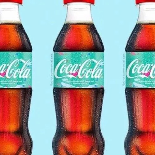 La primera Coca-Cola del mundo lanzó la botella de plástico reciclado de desechos oceánicos